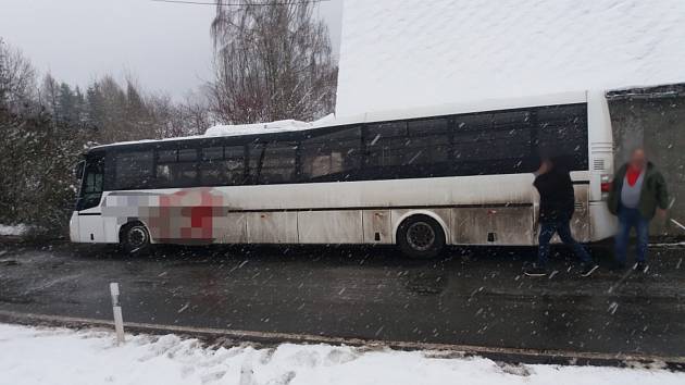 Dopravní nehoda autobusu v Hajnici.