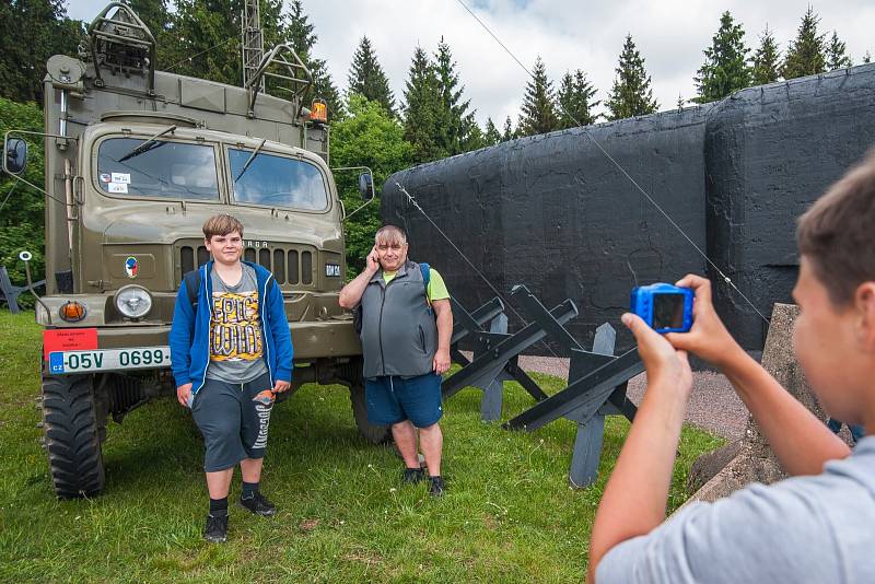 Vojenská vozidla u Stachelbergu.