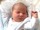 NATÁLIE KREJČOVÁ se narodila 22. května v 11.29 hodin rodičům Evě a Davidovi. Vážila 3,26 kg a měřila 49 cm. Spolu se sestřičkou Veronikou bydlí v Kocbeřích.