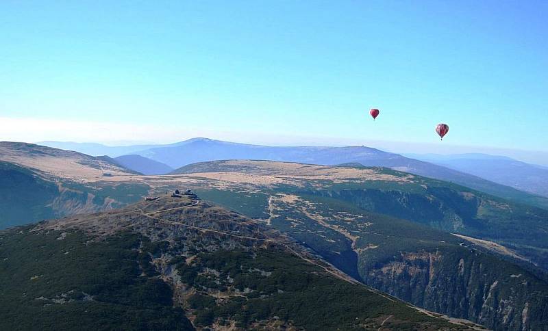 Přelet balonů nad Sněžkou