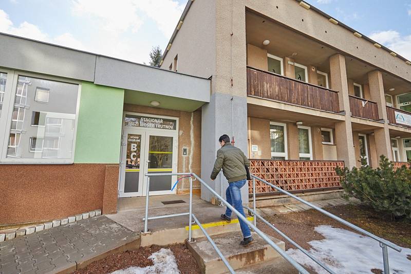 Půlroční rekonstrukce prostor v Náchodské ulici proměnila trutnovský stacionář v moderní zařízení s novými odděleními.