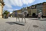 V trutnovské firmě Kasper vznikla také dvě tuny vážící socha Ocelový kůň, umístěná v Karlových Varech.
