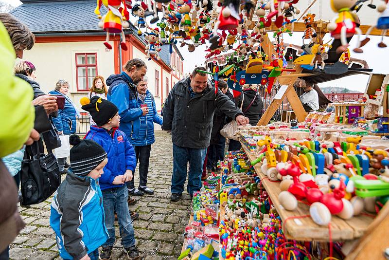 V barokním areálu v Kuksu začaly vánoční trhy.