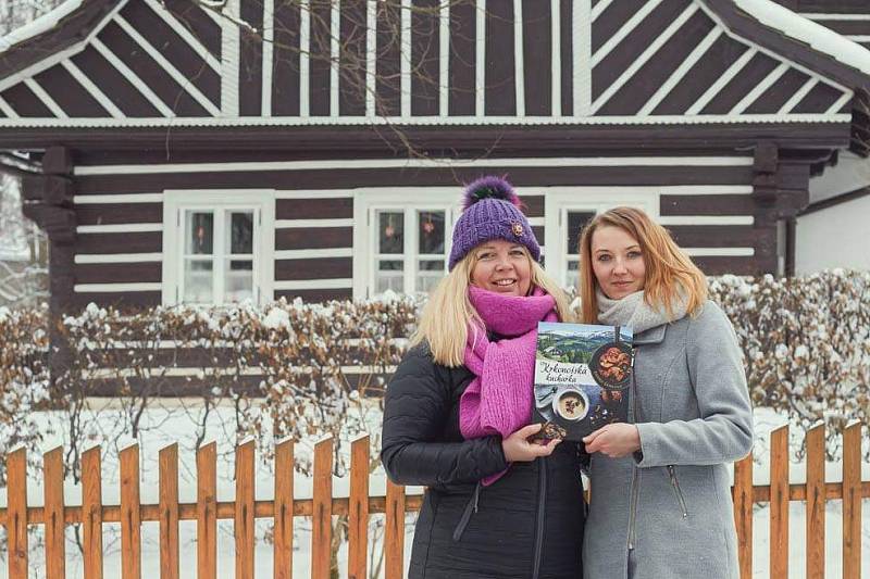 Krkonošská kuchařka. Spisovatelka Danka Šárková shromáždila recepty od krkonošských hospodyněk, které nazývá kouzelnicemi, jelikož ze základních potravin jako jsou brambory, mouka, zelí, mléko, vejce, houby i jablka dokázaly zasytit celou rodinu.