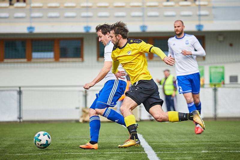 Trutnovští fotbalisté v utkání proti Vysokému Mýtu vyválčili dva body.