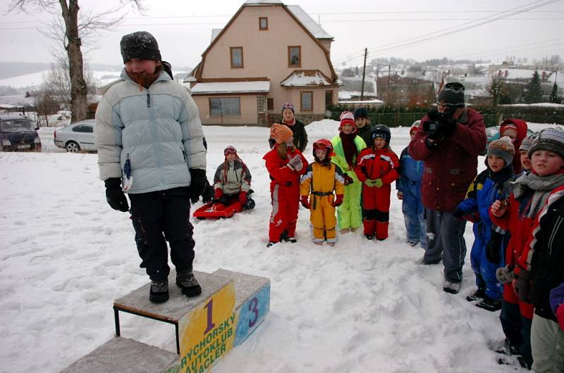 V Žacléři soutěžily děti v jízdě na bobech