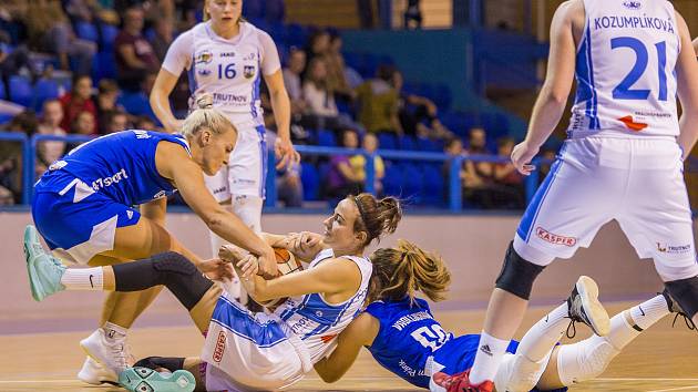 Ženská basketbalová liga: BK Loko Trutnov - U19 Chance Strakonice 84:59.