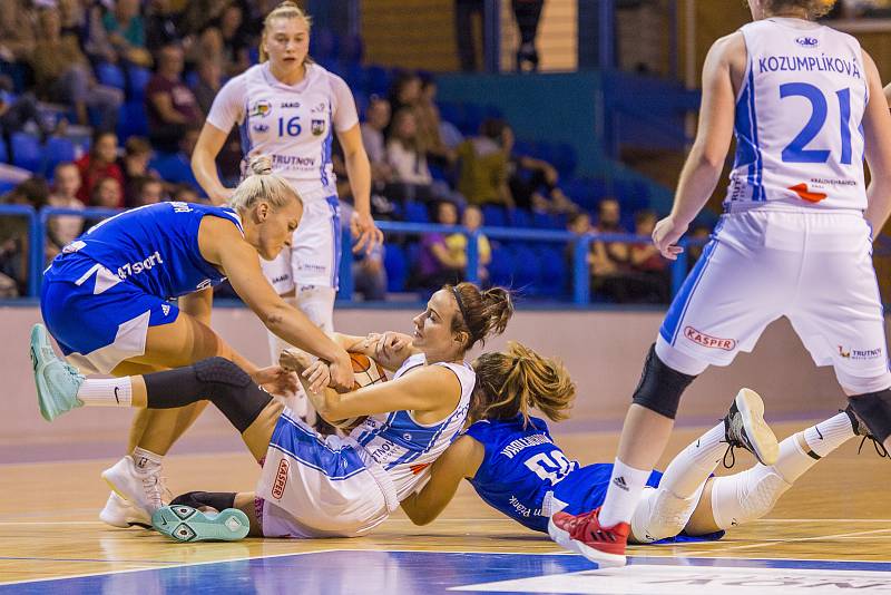 Ženská basketbalová liga: BK Loko Trutnov - U19 Chance Strakonice 84:59.