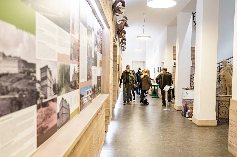 Česká lesnická akademie provedla zájemce areálem školy i budovou školního polesí.