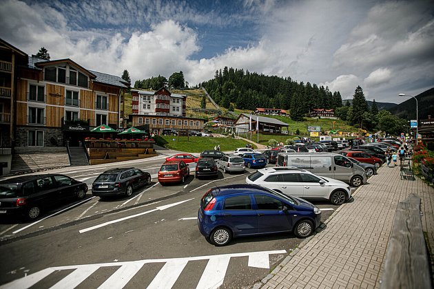Hoteliéři v Krkonoších doufají, že lidé vyrazí v létě do hor.