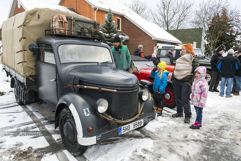 Veteran Car Club Dvůr Králové nad Labem pořádal v sobotu Tříkrálovou jízdu.