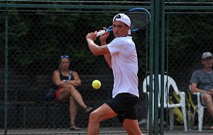 Štěpán Baum se v letošním seriálu Optim Tour probojoval do třetího finále dvouhry, až ve Dvoře Králové nad Labem se ale dočkal trofeje.
