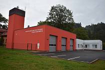 Tady se bude volit ve středu z auta. Nová požární zbrojnice Sboru dobrovolných hasičů Trutnov - Horní Staré Město byla otevřena loni v srpnu, stála 26 milionů korun.