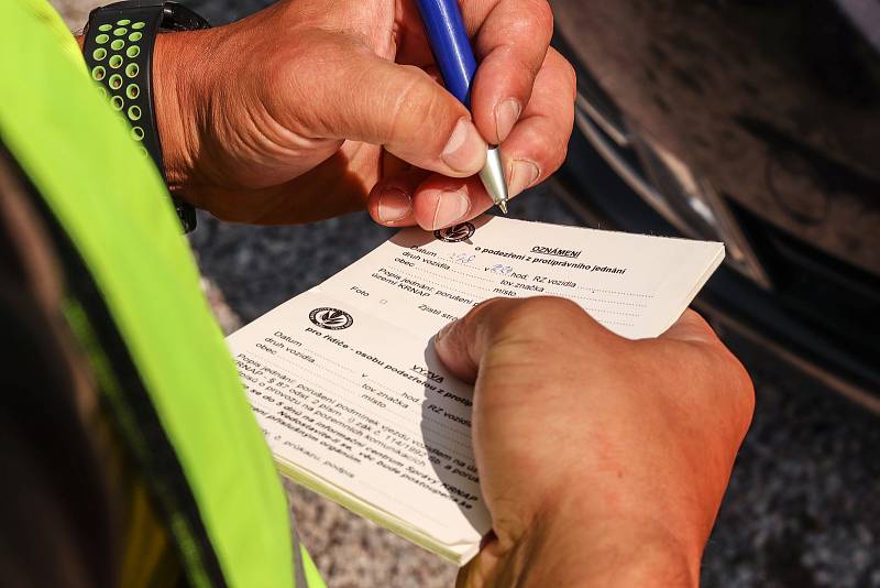 Strážci KRNAP rozdali v posledních dnech desítky pokut za porušení zákazu vjezdu do národního parku. Jde hlavně o houbaře, které teď láká velké množství hub v našich nejvyšších horách.