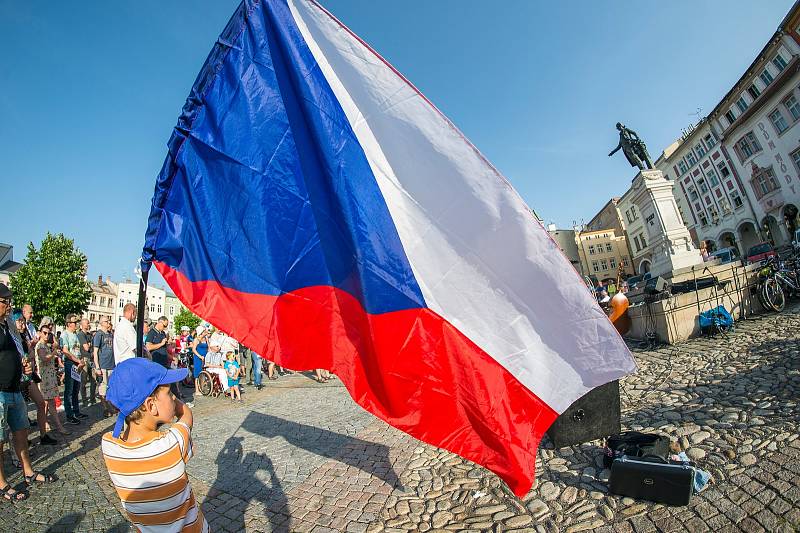 Demonstrace proti Andreji Babišovi 11. června 2019 v Trutnově.