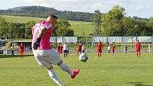 OKRESNÍ DERBY se hrálo na vrchlabském stadionu, kde domácí rezerva porazila Úpici 1:0 trefou Finka ze 78. minuty.