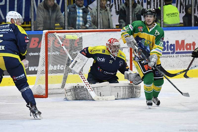 Hokejové druholigové derby Dvůr Králové - Trutnov (3:1).