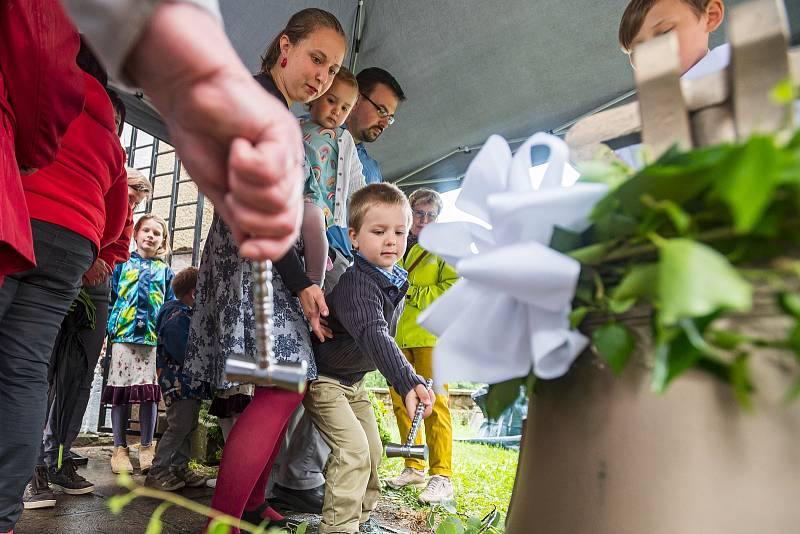 U příležitosti výročí 300 let od zahájení stavby místního kostela došlo v Borovnici k posvěcení obecního zvonu sv. Víta a umístění do věže.