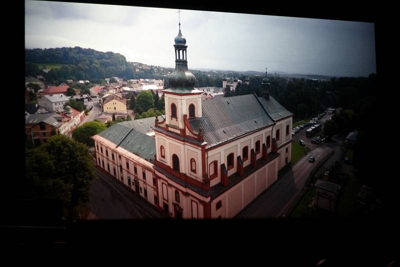 V Kulturním domě Střelnice došlo k představení dokumentu filmové režisérky a dokumentaristky Libuše Rudinské Morzin, Vivaldi a Vrchlabí.