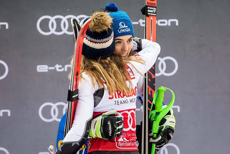 Vítězka Mikaela Shiffrin a Petra Vlhová. Světový pohár ve Špindlerově Mlýně (webfoto)Světový pohár ve Špindlerově Mlýně (webfoto)