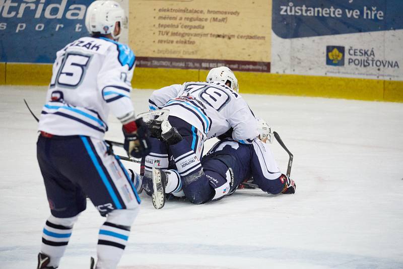 Druholigové hokejové derby Trutnov - Vrchlabí (7:0).