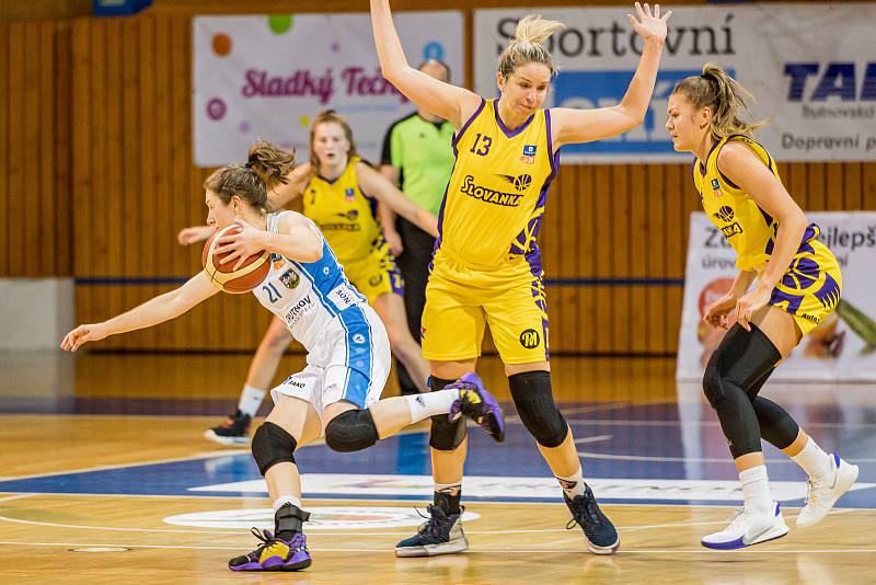 Trutnovské basketbalistky se staly prvním týmem v sezoně, který prohrál se Slovankou.