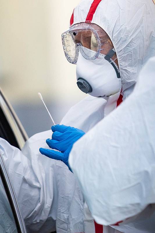 Nemocnice v Trutnově začala v pondělí odebírat a zpracovávat vzorky na koronavirus.