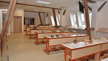 Náročná rekonstrukce podkrovních prostor ZŠ Schulzovy sady ve Dvoře Králové nad Labem přinesla pedagogům a žákům nové odborné učebny.