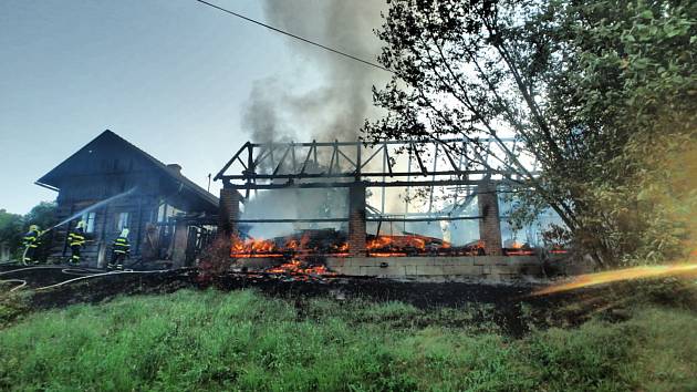 V Dubenci shořela stodola, škoda je 450 tisíc korun.