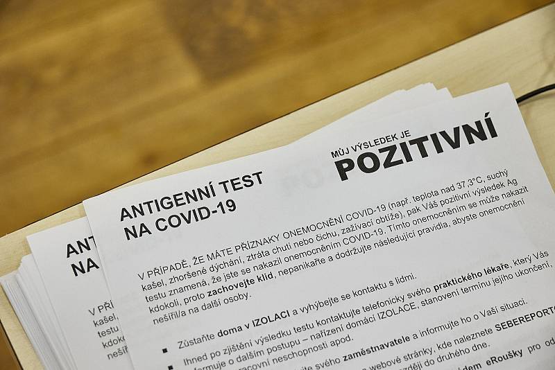 Antigenní testování na covid-19 v trutnovském Uffu.