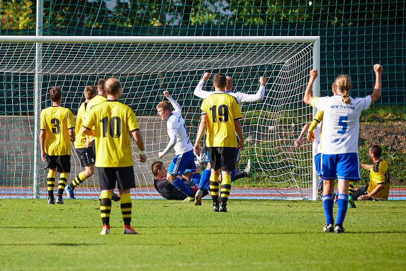 Fotbalisté Trutnova na domácím hřišti inkasovali debakl do Vysokého Mýta.