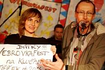 Klučanka v Dědově je dějištěm Webrovkafestu. Na snímku duchovní otec a dramaturg festivalu Vojtěch Lábus se svou asistentkou Kateřinou Hejnovou.