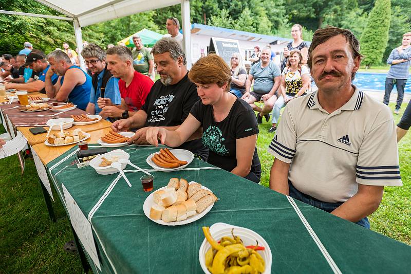 Desátého ročníku Párkyády v Petříkovicích u Trutnova se zúčastnil rekordní počet 35 účastníků.