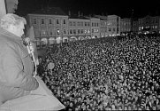 Vrcholem převratu byla návštěva prezidenta Václava Havla v Trutnově 27. ledna 1990. Z balkónu radnice promluvil k 25 tisícům lidí.