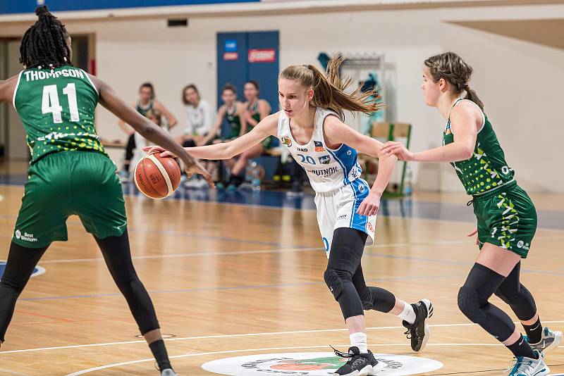 Basketbalistky trutnovské Lokomotivy nestačily v domácím utkání na soupeře z Ostravy.