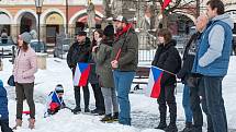 Demonstrace odpůrců protipandemických opatření v Trutnově na Krakonošově náměstí v neděli 23. ledna.