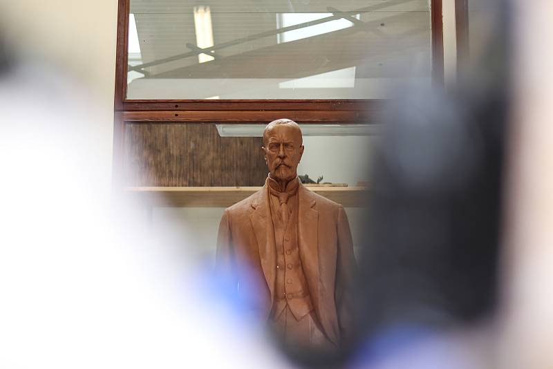 V umělecké slévárně HVH v Horní Kalné vzniká nová socha TGM pro brněnské veletrhy. Původní sochu od autora Otakara Španiela někdo odcizil a tak museli udělat novou.