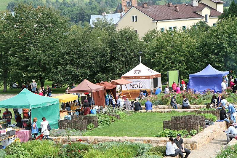 Food festival - přátelský piknik v Klášterní zahradě ve Vrchlabí.