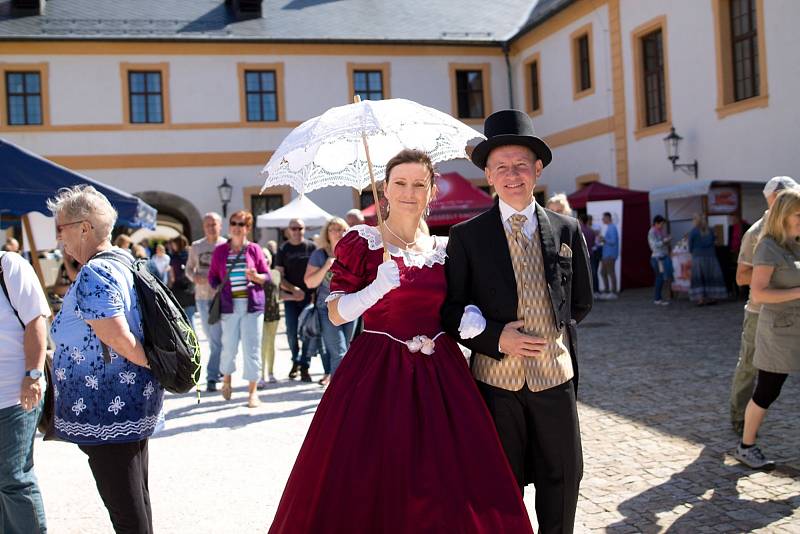 Při Vinobraní v Kuksu teklo po kaskádovém schodišti v barokním areálu v Kuksu víno.