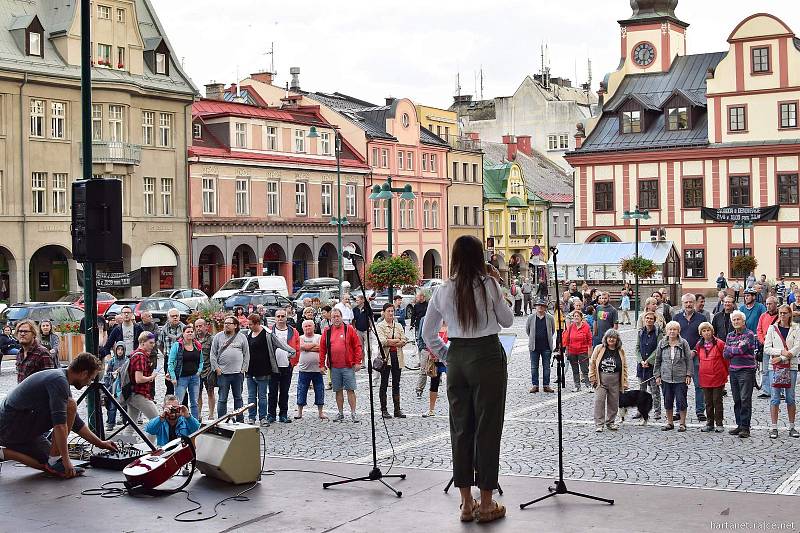 Ze středečního setkání iniciativy Milion chvilek pro demokracii ve Vrchlabí 21. srpna 2019.