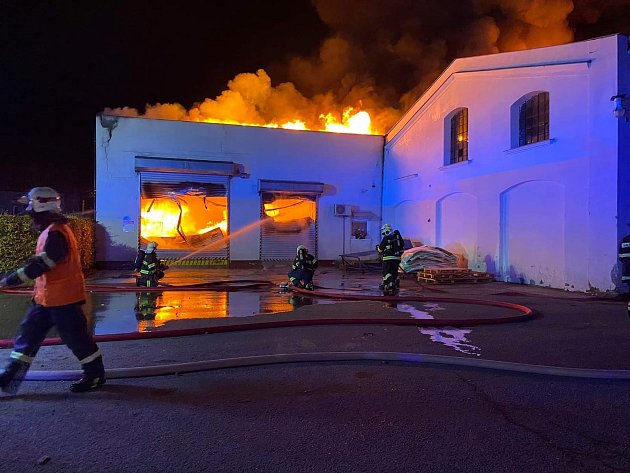 Požár v říjnu 2020 zničil výrobní areál v Roztokách u Jilemnice.