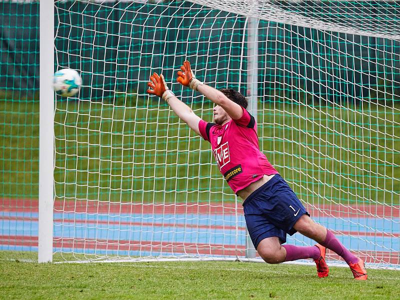 Fotbalisté Trutnova v divizi porazili Čáslav až po penaltovém rozstřelu.