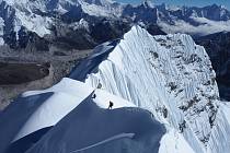 Čtveřice krkonošských horolezců zdolala jako první na světě horu Chumbu (6 853 metrů nad mořem) v nepálské části Himálaje.