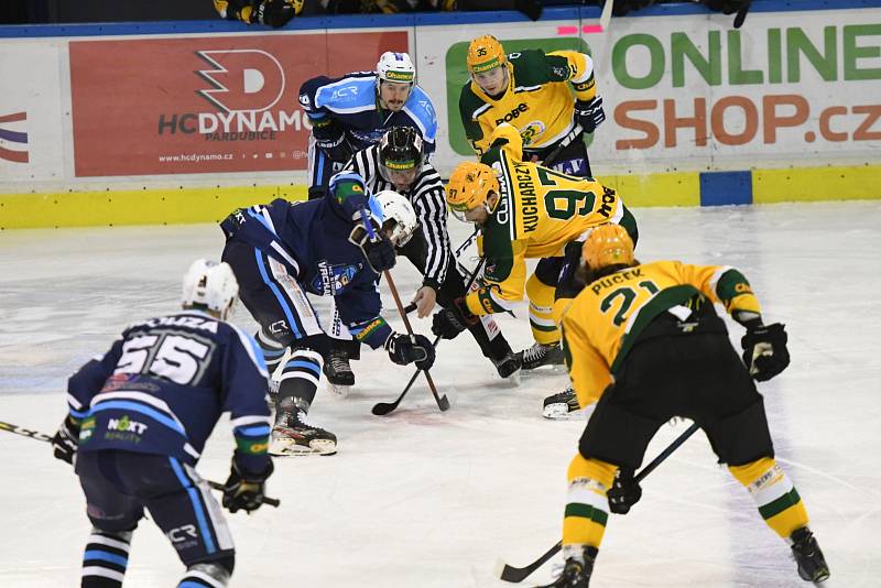 Čtvrtfinále play off hokejové Chance ligy: HC Stadion Vrchlabí - VHK Robe Vsetín.