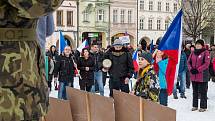 Demonstrace odpůrců protipandemických opatření v Trutnově na Krakonošově náměstí v neděli 23. ledna.