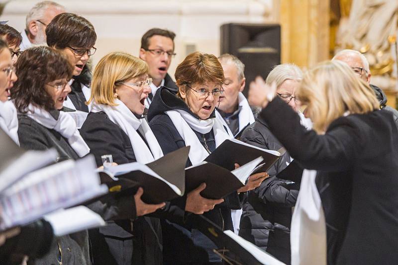 Koncert pro Tříkrálovou sbírku v trutnovském kostele zahájil tradiční novoroční akci charity.