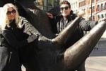 Vzácní nosorožci ze Dvora Králové stojí na náměstí v New Yorku
