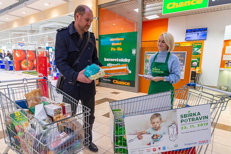 Sbírka potravin v trutnovském Tescu vynesla 1262 kg potravin a 277 kg drogerie, v trutnovském Penny se vybralo 498 kg potravin a 16 kg drogerie.