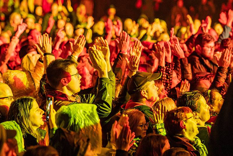 Koncert kapely Chinaski v Trutnově na Bojišti.