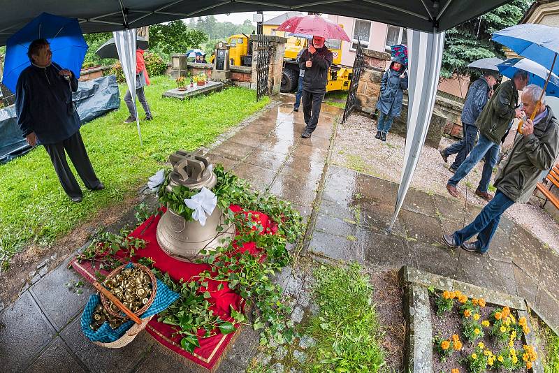 U příležitosti výročí 300 let od zahájení stavby místního kostela došlo v Borovnici k posvěcení obecního zvonu sv. Víta a umístění do věže.